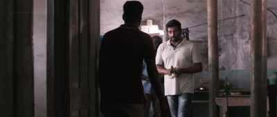 Right... no, on his left hand sir - Vikram Vedha