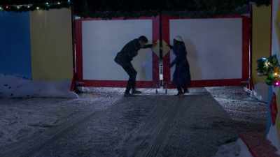 - Right, okay.
- Okay. [shivers] - Christmas at the Drive-In