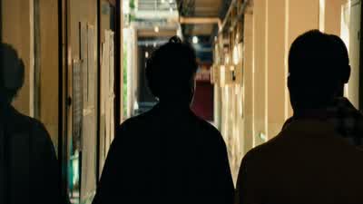 Right or left? - The Secret Agent