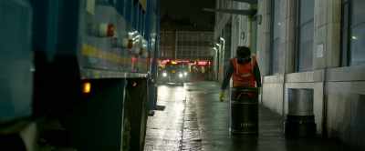 Right, Paddington, stay low
and remember, you're a bin. - Paddington 2