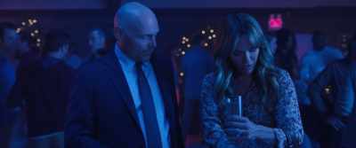 - Right. Right. All right.
- Oh, uh, Connor gave me a note. - Old Dads