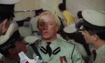 Right, sergeant, get me a radio. - Eyewitness