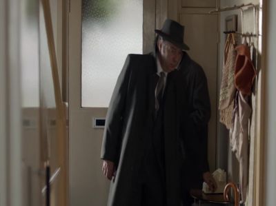 Right. Sit yourself down through there. - Endeavour