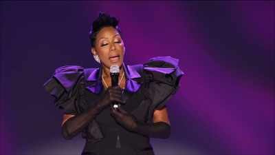 -Right? So… [sighs]
-[applause] - Sommore: Queen Chandelier