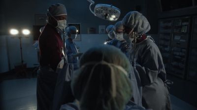 - Right ventricle's exposed. - New Amsterdam