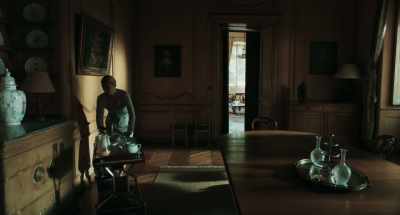 -Right.
-Wait. Gaspar and Victoire
at the same table, together? - Outrage