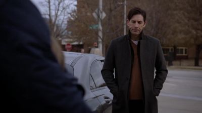 - Riley, get in the car. - Chicago Fire