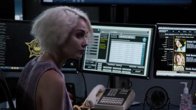 Riley... Wolfgang's in trouble. - Sense8