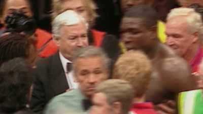 - [Ring Announcer] The
winner and the new... - Bruno v Tyson