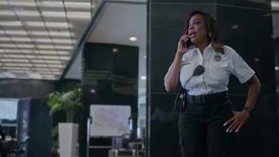 - [ Ringing, beep ]
- Cutty: This is Cutty. - The Rookie: Feds