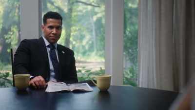 [RINGING]
[FOOTSTEPS] - Tyler Perry's The Oval