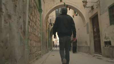 RIPERT: He was a journalist
and he was political, - Roadrunner: A Film About Anthony Bourdain
