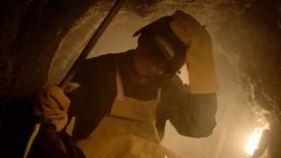 Risking everything to pull off
the score of a lifetime, - History's Greatest Heists with Pierce Brosnan