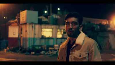 - Rizla?
- No, not really. - Informer
