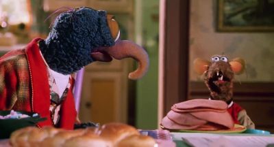 Rizzo come here I think my Kap'n Alphabet is sending me a message - Muppets from Space