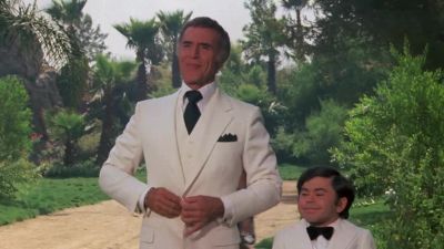 ROARKE Smiles everyone - Fantasy Island
