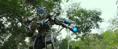 [roars] [Mirage squeals] - Transformers: Rise of the Beasts