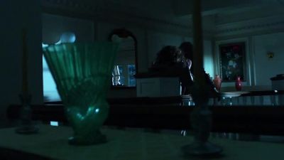 (ROARS)
(SCREAMS) - Grimm