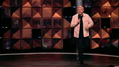 "Rob, ça va ?"
"Et ta mère ? Tante Sal ?" - Backstage with Katherine Ryan