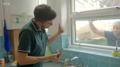 Rob, come in. Iwan.
I've got to show you this. - Sort Your Life Out