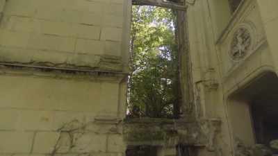 [Rob] This was a very decadent
period for the nobility. - Mysteries of the Abandoned