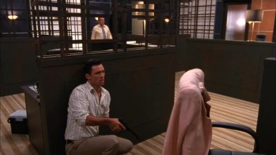 [ Robber ]
Prescott. - Burn Notice