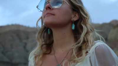 - [Robbie] And just
kinda look around... - The Outwaters