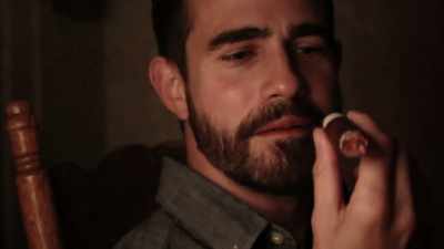 - [Robbie] There is my brother
looking VERY estranged. - The Outwaters