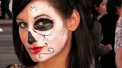 [Robert Coshland]
Amie loved things macabre,
uh, funeral rights. - Death by Fame