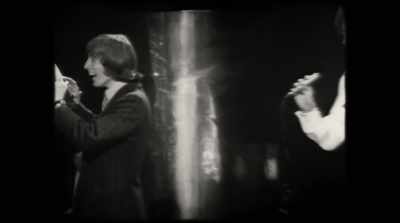 - Robert runs up and he goes, - The Bee Gees: How Can You Mend a Broken Heart