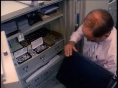 ROBERT STACK: That weekend,
according to Eugene Richmond, - Unsolved Mysteries