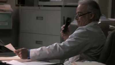 Robert, uh, I'm gonna
need to call you
right back. Yep. - Trauma