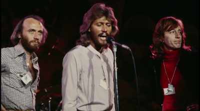 Robin went through a kind of-- - The Bee Gees: How Can You Mend a Broken Heart
