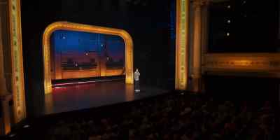 Robin Williams crossed
the species barrier. - Alex Edelman: Just for Us