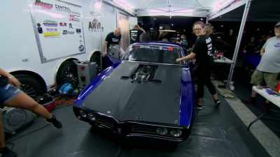 [Robin] Yeah, I've never raced
Scott Taylor late in a race. - Street Outlaws No Prep Kings Team Attack