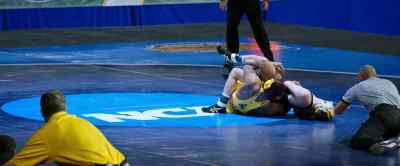 Robles with that signature grip, but
the ref not awarding points just yet. - Unstoppable