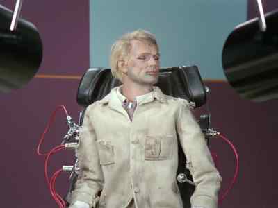 (robotic arms whirring) - Joe 90