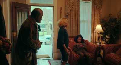 Robyn, can you please put the phone down? - The Last Days of Ptolemy Grey