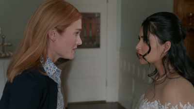 Roe, your hair,
why haven't you-- - Aurora Teagarden Mysteries: Something New