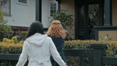 Roe! I don't know
if this is a good idea. - Aurora Teagarden Mysteries: Death at the Diner