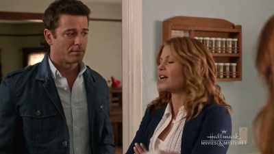- Roe, why do you
think he was after you? - The Julius House: An Aurora Teagarden Mystery