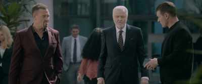 Roger Hammond is rich.
He's filthy rich. - Man with No Past