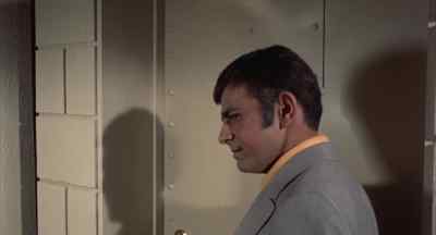 Roger, it's me... Ken. - The Incredible 2-Headed Transplant