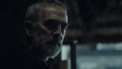- [Rognvaldr roars]
- [missionary 1 gasping] - The Last Kingdom