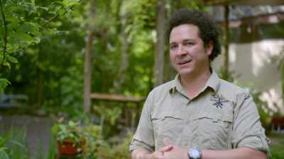 ROLANDO: We send it to repair,
and it never make it back. - Restaurants at the End of the World