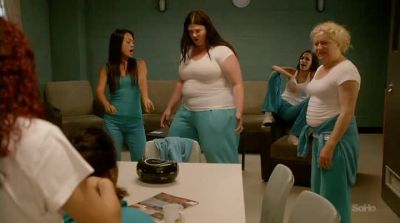 Roll your hips.
That's what I'm doing. - Wentworth