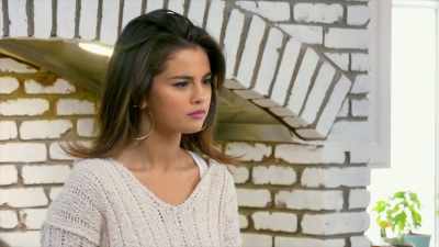 Roll it up, chop it kind of coarsely. - Selena + Chef