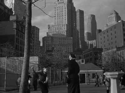 (roller skates clattering) - The Killer That Stalked New York