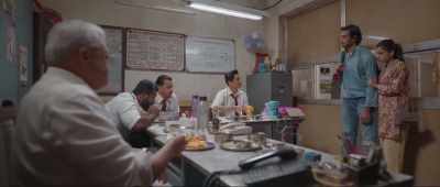 Romancing in first class compartment
without a ticket! - Darlings