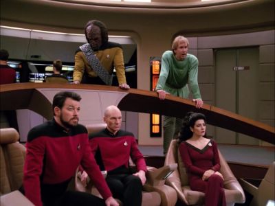 Romulan warbird closing. - Star Trek: The Next Generation
